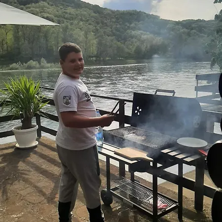 Kutak Na Drini Ljubovija