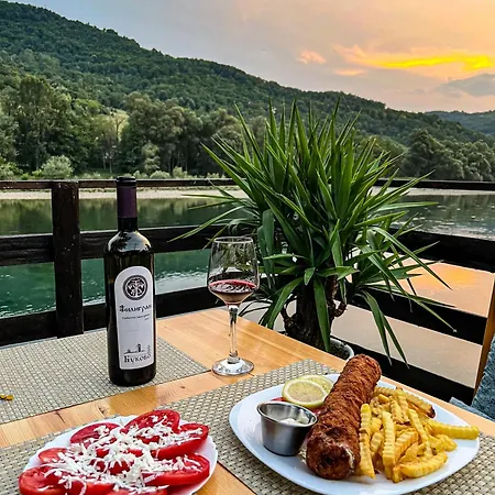 Kutak Na Drini * Ljubovija