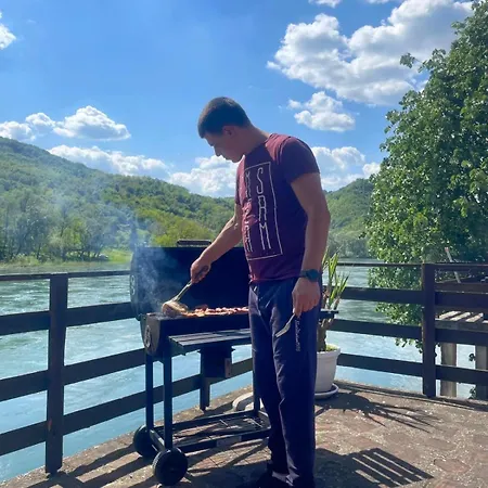 Kutak Na Drini بيت للعطل *